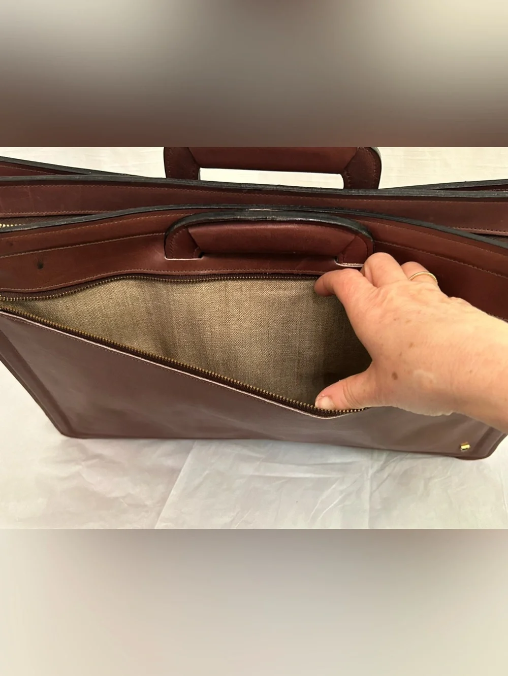 Vintage Men's 100% Leather Briefcase in Deep Brown - Classic Professional Carry